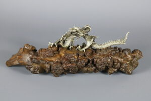 1. Скульптура "Дракон воздушной стихии"