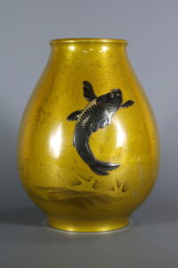 161. Ваза «Выпрыгивающий карп»