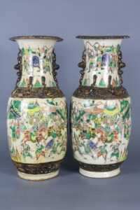 27. Парные вазы «Сцены с воинами»