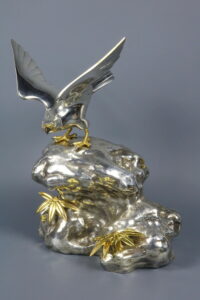 3. Скульптура "Орёл на скале"