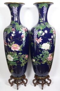 335. Вазы парные «Древовидный пион и глицинии»