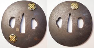 42. Daen – gata tsuba “Takanoha – mon” (genus Asano, Aso, Kikuchi)